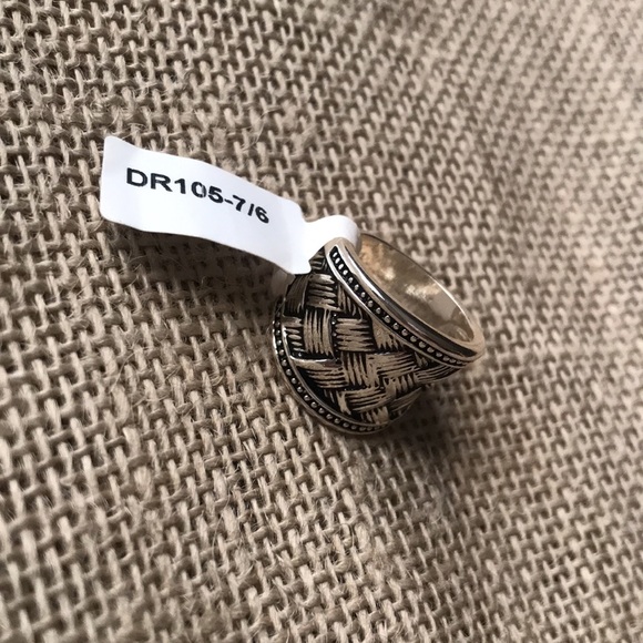 Silver Ring - Picture 4 of 4